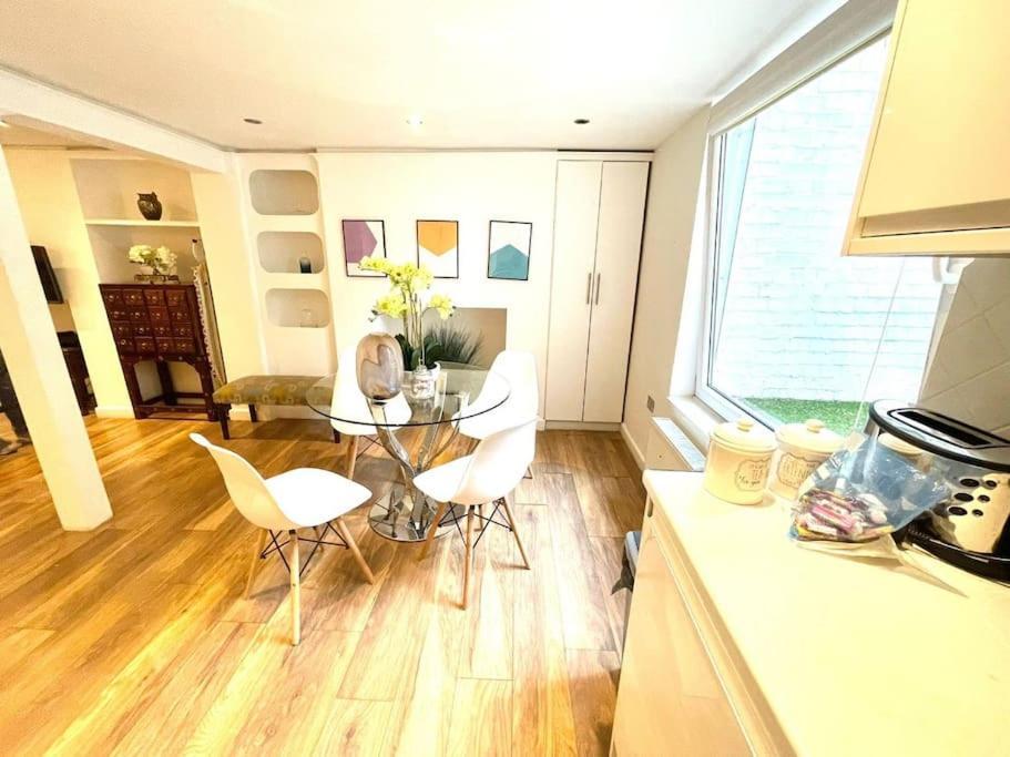 Historical Building / Cozy Basement Apt / Central CBG Εξωτερικό φωτογραφία