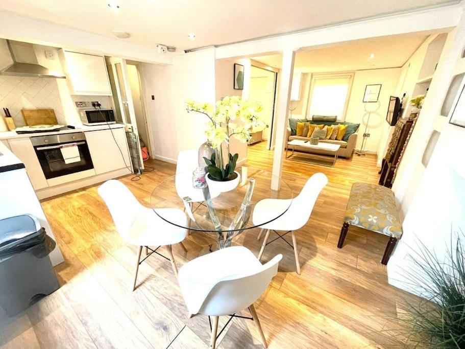 Historical Building / Cozy Basement Apt / Central CBG Εξωτερικό φωτογραφία