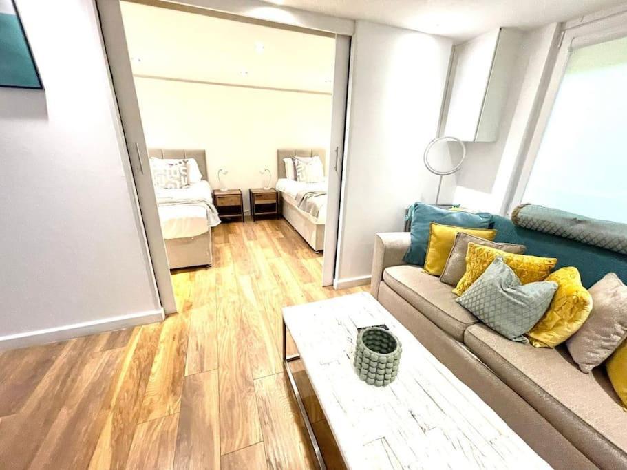 Historical Building / Cozy Basement Apt / Central CBG Εξωτερικό φωτογραφία