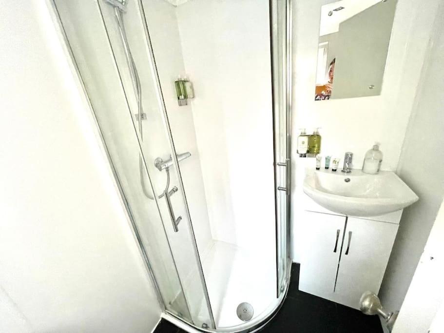 Historical Building / Cozy Basement Apt / Central CBG Εξωτερικό φωτογραφία
