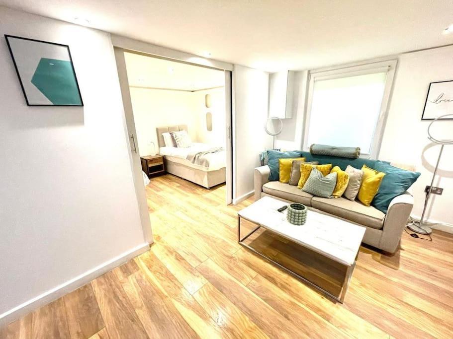 Historical Building / Cozy Basement Apt / Central CBG Εξωτερικό φωτογραφία