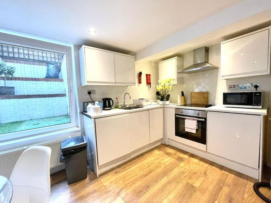 Historical Building / Cozy Basement Apt / Central CBG Εξωτερικό φωτογραφία