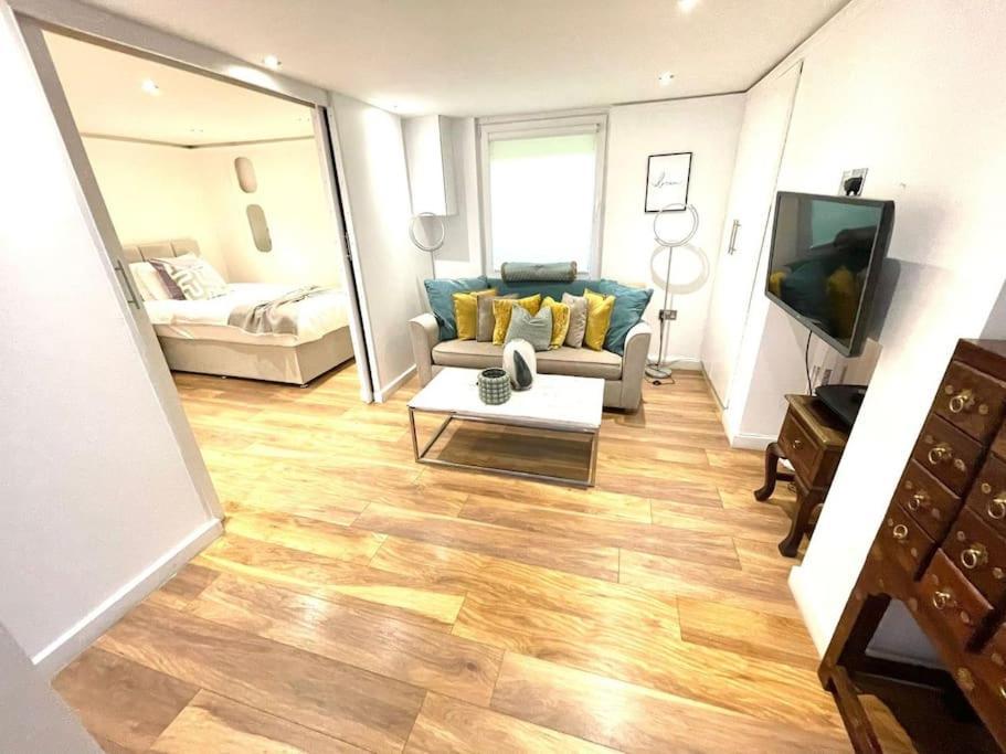 Historical Building / Cozy Basement Apt / Central CBG Εξωτερικό φωτογραφία