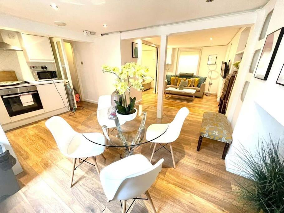 Historical Building / Cozy Basement Apt / Central CBG Εξωτερικό φωτογραφία