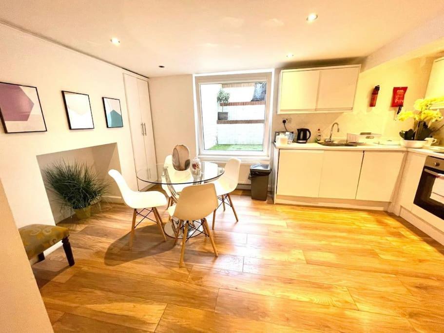 Historical Building / Cozy Basement Apt / Central CBG Εξωτερικό φωτογραφία