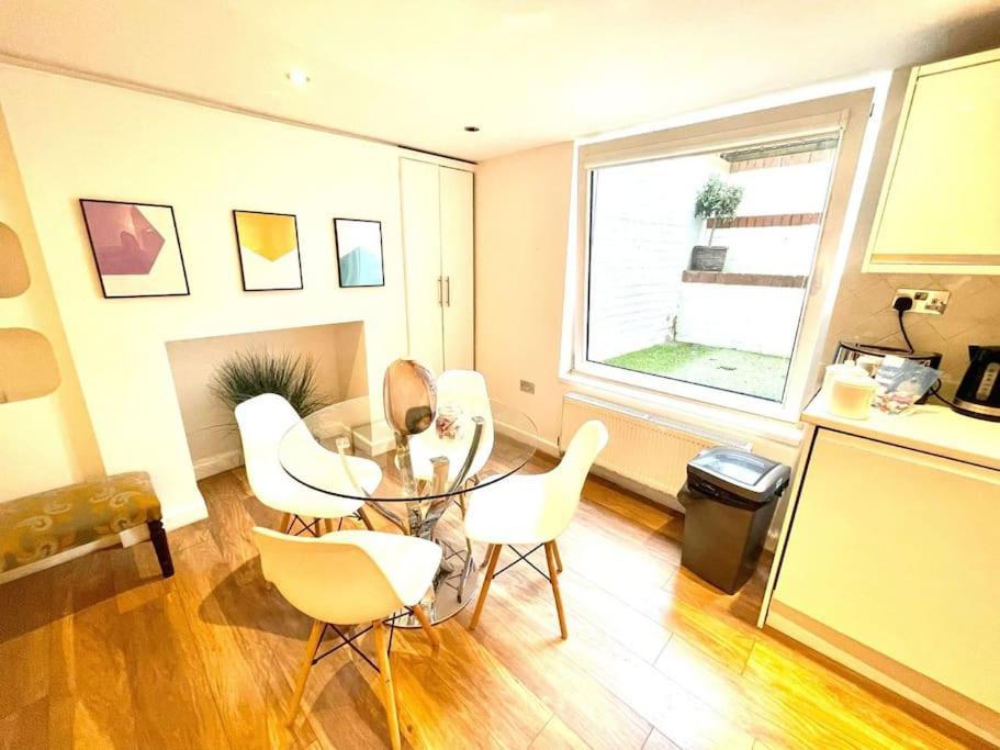 Historical Building / Cozy Basement Apt / Central CBG Εξωτερικό φωτογραφία